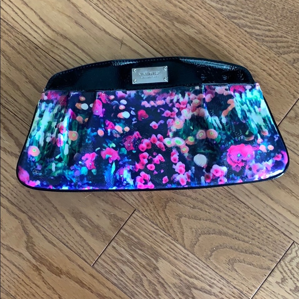 Nine West Floral Clutch (NWOT!)